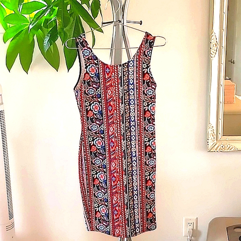 Dress by u2b very strechy